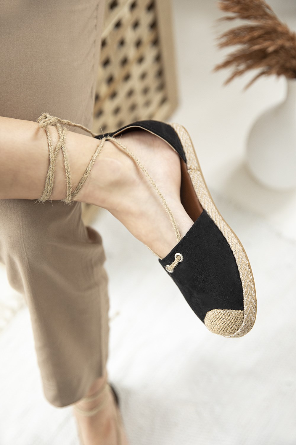 Cress  Kadın  Hasır Bilekten Bağlamalı Süet  Sandalet Siyah