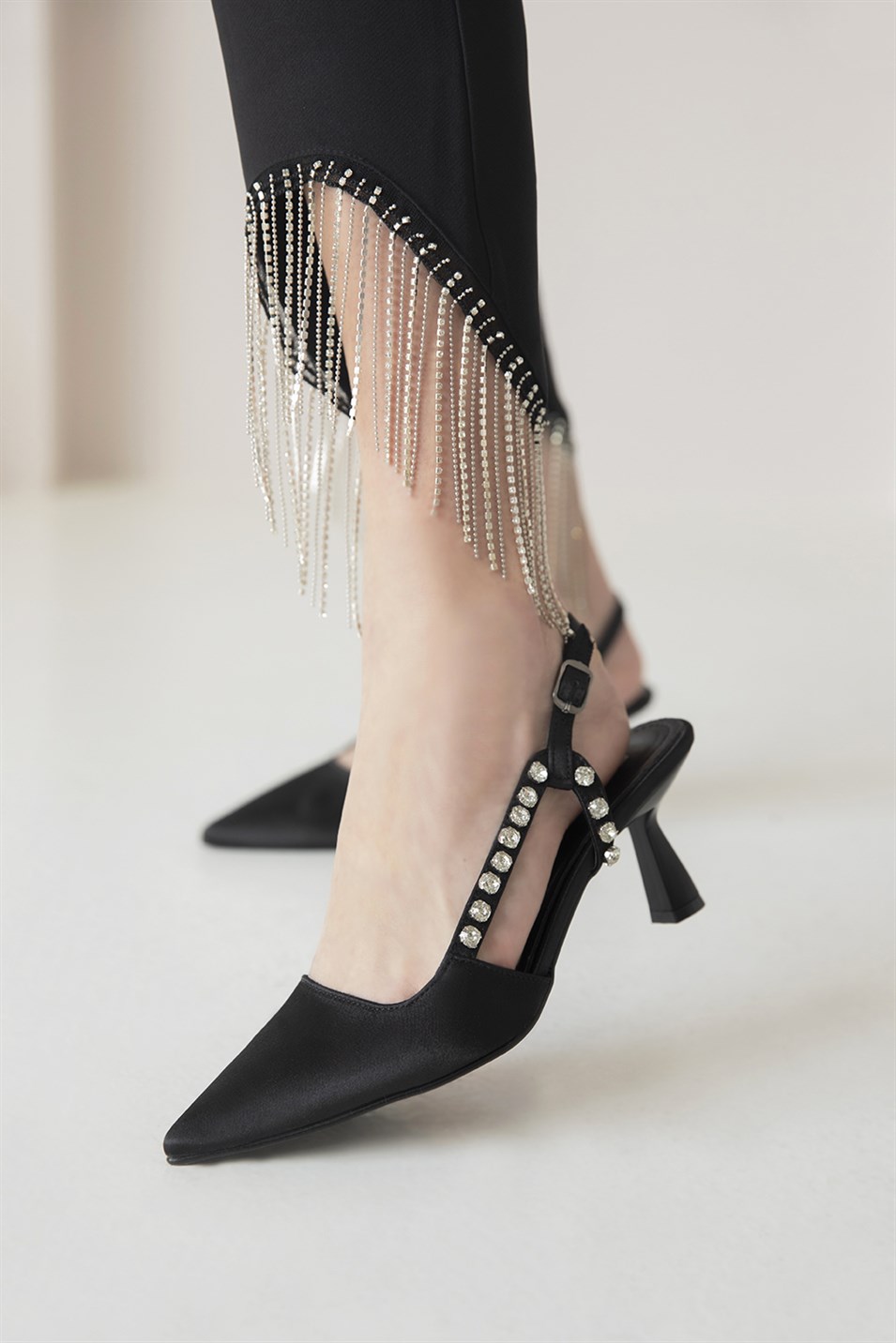 Arlo  Kadın Taş Detay Topuklu Saten  Ayakkabı Siyah