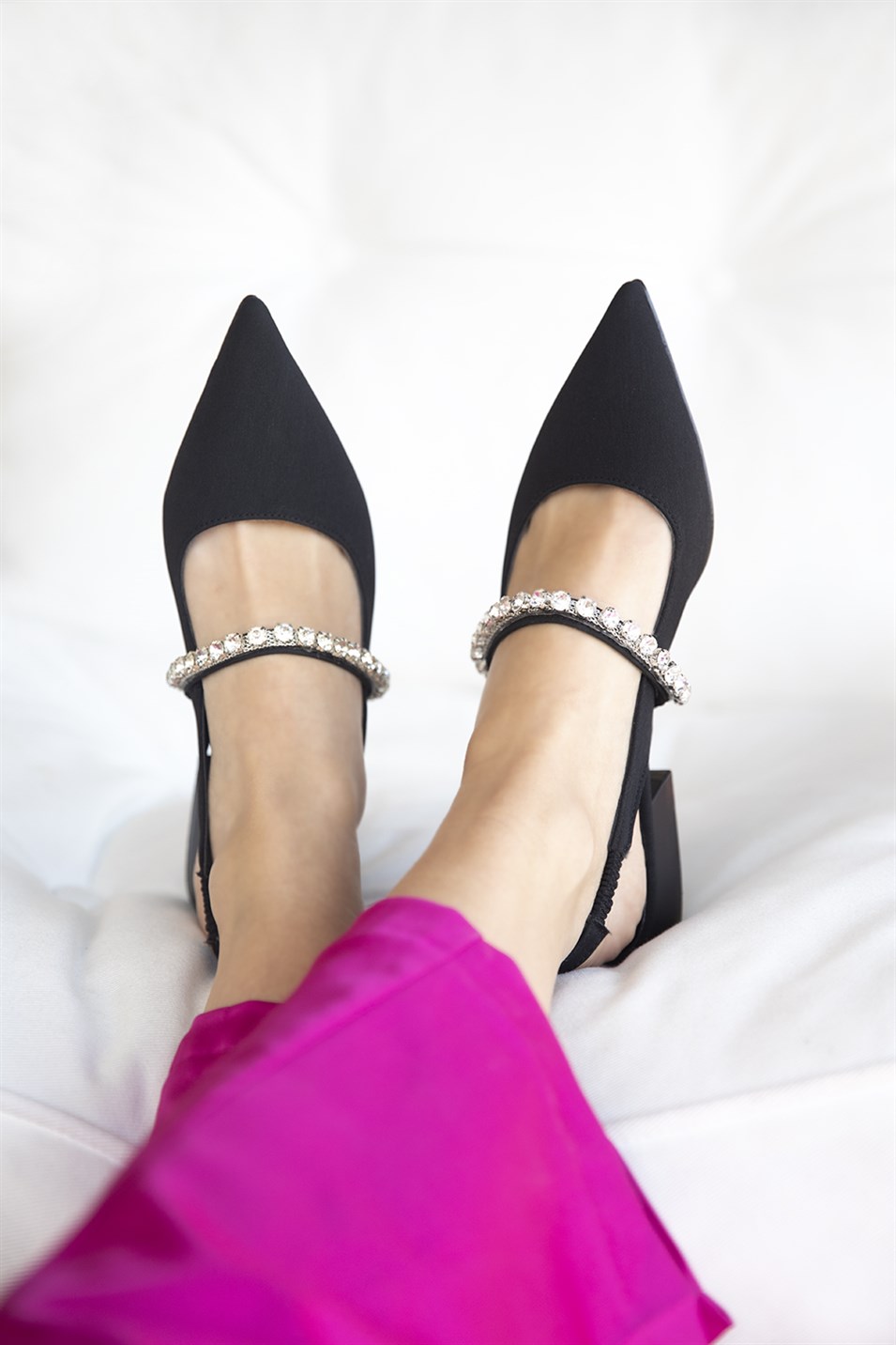 Bond  Kadın Taş Detay Topuklu  Kumaş Ayakkabı Siyah