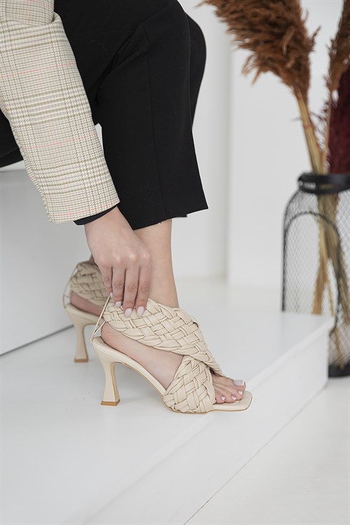 Henry  Kadın Topuklu Küt Burun Deri Sandalet Bej