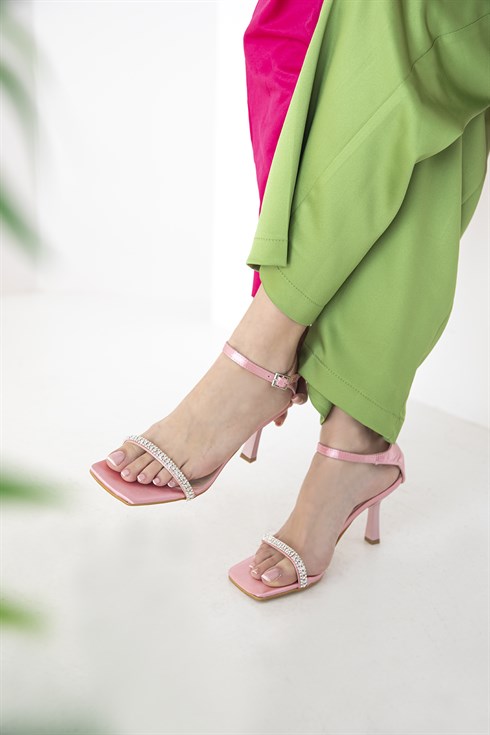 Monaco Kadın  Küt Burun Taş Detay Topuklu Sandalet Pudra