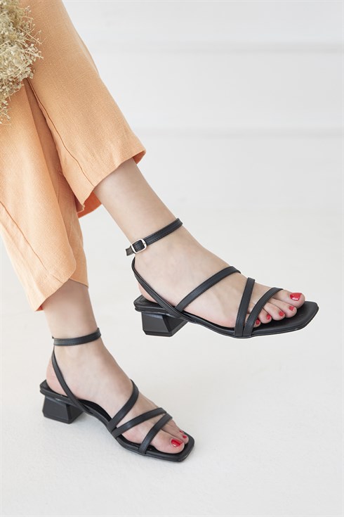 Royz  Kadın Topuklu Küt Burun Biekten Bağlı Deri  Sandalet Siyah